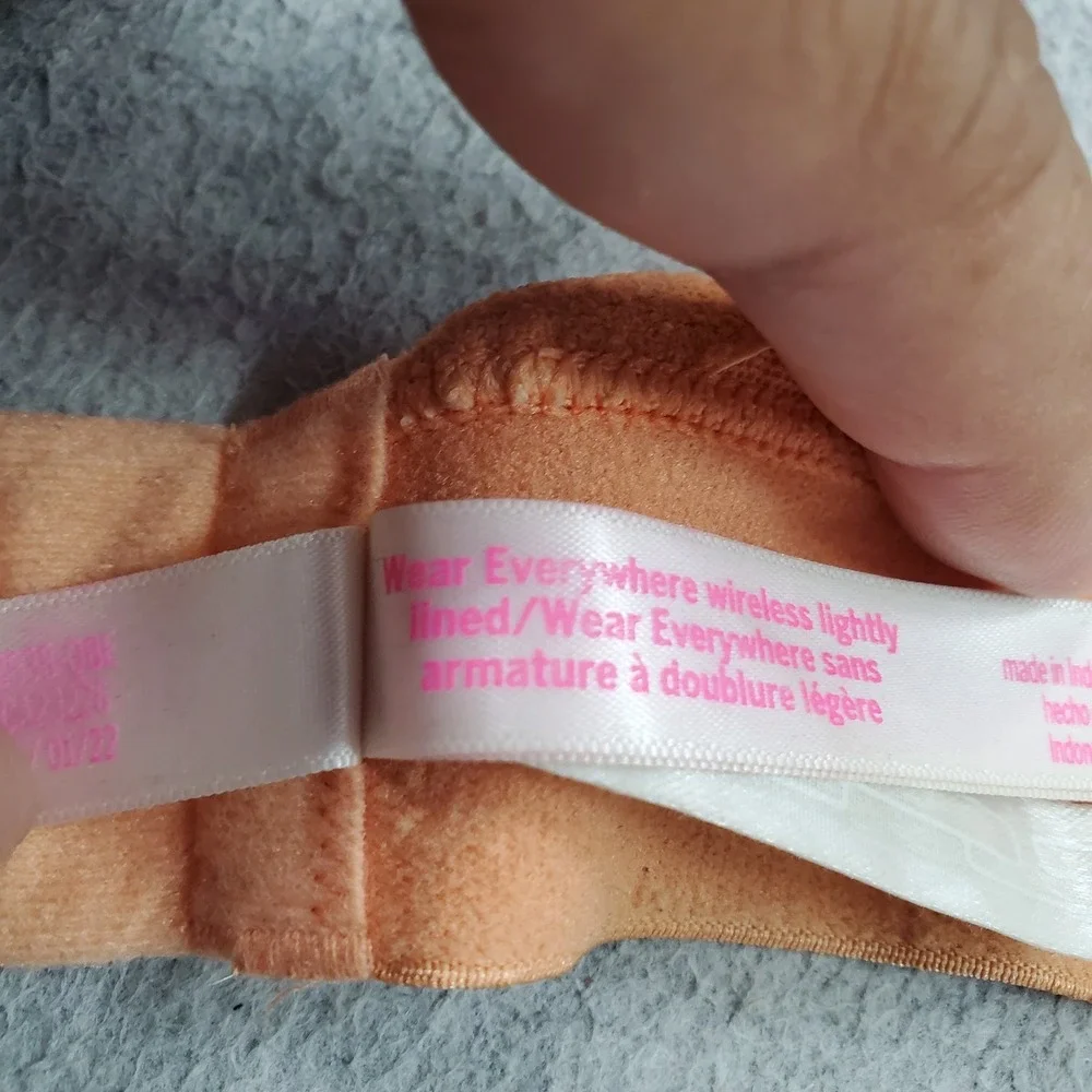 PINK Victoria's Secret Women Bra 36D Peach Wear Everywhere T Shirt Wireless